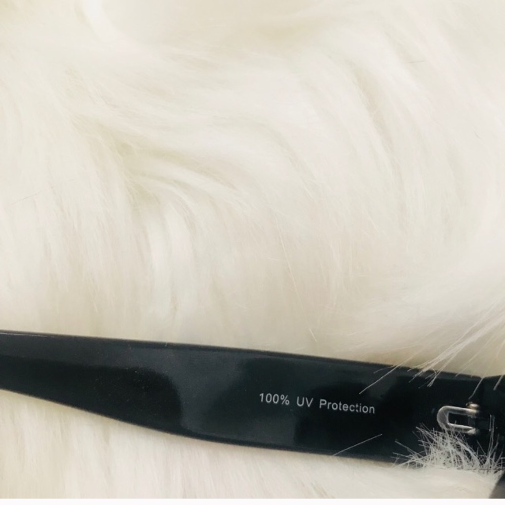 ❌SOLD❌ NWOT Black Sunglasses - Picture 4 of 4